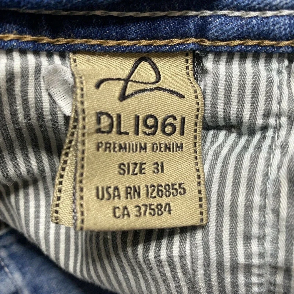 DL1961 SZ 31 Distressed Britney Jeans